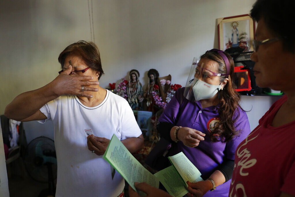 APTOPIX Virus Outbreak Philippines Ash Wednesday